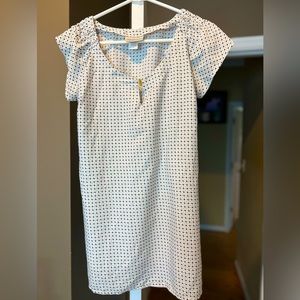 Maternity shirt with black hearts